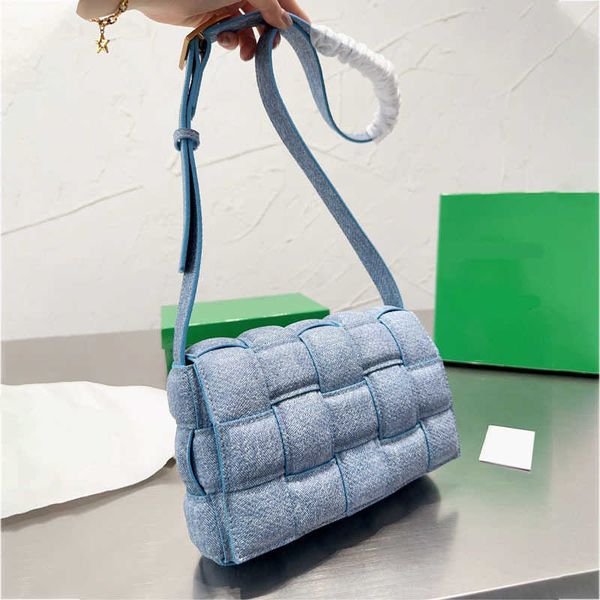 designer sknit houlder bags fashion women weave denim crossbody bags crossbody purse portable mini bags small square bag 230627bj
designer sknit houlder bags fashion women weave denim crossbody bags crossbody purse portable mini bags small square bag 230627bj