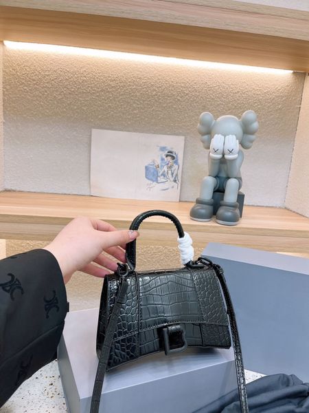 2023 classics women bags hourglass bags crocodile purses evening bags shoulder bags designers cross body lady alligator genuine leather hand
2023 classics women bags hourglass bags crocodile purses evening bags shoulder bags designers cross body lady alligator genuine leather hand