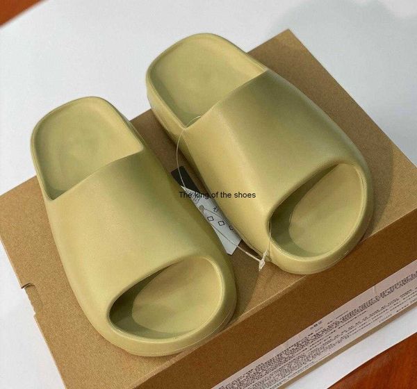 2022 mens sandals shoes resin bone earth brown fashion slipper foam runner triple black white orange core soot ararat men women slippers sne
2022 mens sandals shoes resin bone earth brown fashion slipper foam runner triple black white orange core soot ararat men women slippers sne