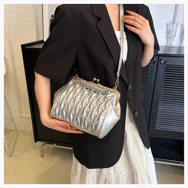 evening dress handbag dinner bag party with diamonds for cheongsam fashion temperament
evening dress handbag dinner bag party with diamonds for cheongsam fashion temperament