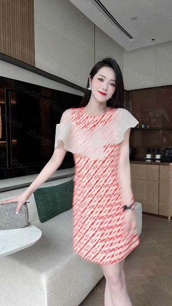 23ss women dresses summer dress womens designer clothing covered in v letter print lotus leaf patchwork vest dress womens clothing, Black;gray
23ss women dresses summer dress womens designer clothing covered in v letter print lotus leaf patchwork vest dress womens clothing, Black;gray