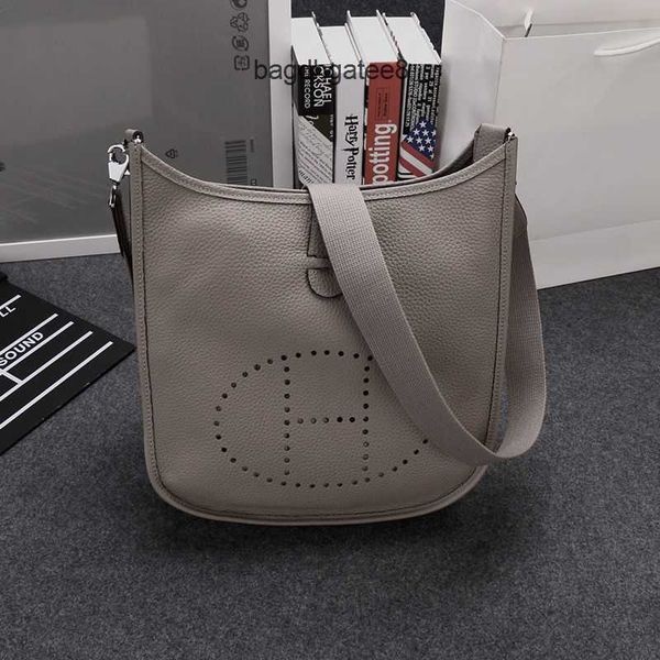 designer bag hollow women's tote evelynbag shoulder large capacity 2023 leather vertical casual crossbody bags strap h handbags 29cm rn
designer bag hollow women's tote evelynbag shoulder large capacity 2023 leather vertical casual crossbody bags strap h handbags 29cm rn