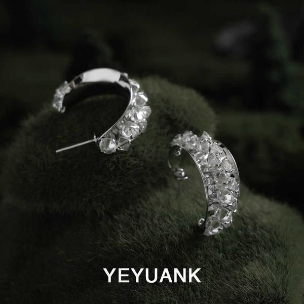 nohara kui style niche design sense metal high-end light luxury c-shaped zircon inlaid earrings new product for women, Golden
nohara kui style niche design sense metal high-end light luxury c-shaped zircon inlaid earrings new product for women, Golden