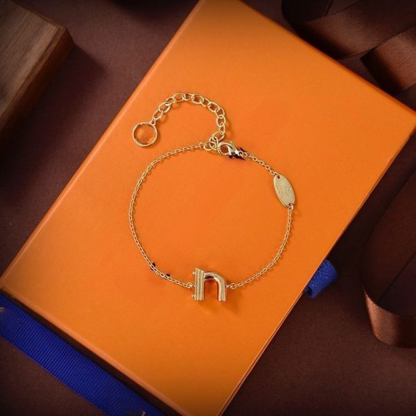 new luxury designer elegant women's bracelet gold and silver fashion 13 letter pendant bracelet wedding jewelry original box, Golden;silver
new luxury designer elegant women's bracelet gold and silver fashion 13 letter pendant bracelet wedding jewelry original box, Golden;silver
