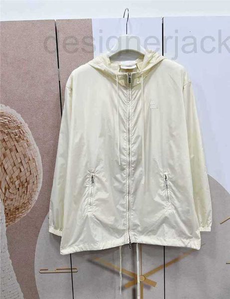 women's jackets designer 2023 spring/summer new lightweight waterproof zipper hooded jacket letter printing sun protection clothing fe1, Black;brown
women's jackets designer 2023 spring/summer new lightweight waterproof zipper hooded jacket letter printing sun protection clothing fe1, Black;brown