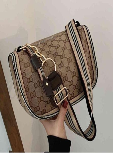 purse small women039s new canvas bag signature style broadband one shoulder messenger bag signature1355907
purse small women039s new canvas bag signature style broadband one shoulder messenger bag signature1355907