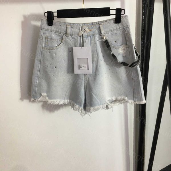 23ss womens designer clothing womens shorts casual shorts chain embellished pant leg raw edge pressed drill denim shorts women clothes, White;black
23ss womens designer clothing womens shorts casual shorts chain embellished pant leg raw edge pressed drill denim shorts women clothes, White;black