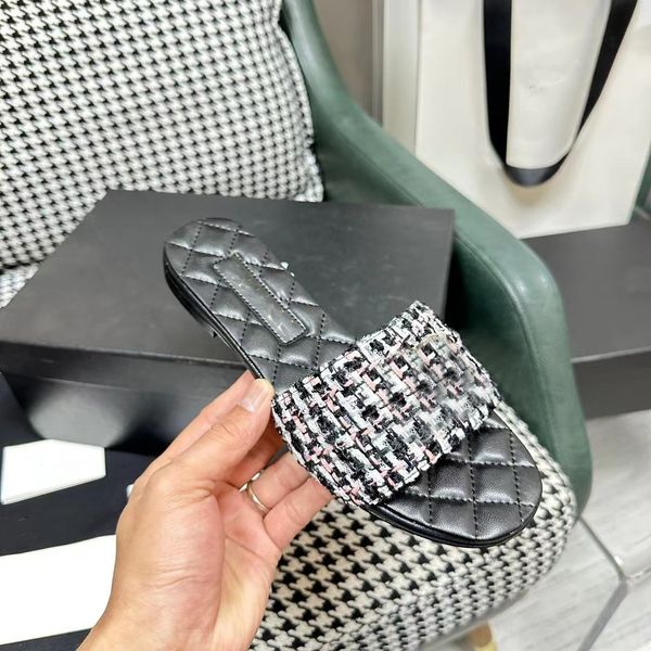 fashion leather lady slippers luxury designer sandals lady slide platform summer slippers lady brand lazy slippers 35-41, Black
fashion leather lady slippers luxury designer sandals lady slide platform summer slippers lady brand lazy slippers 35-41, Black