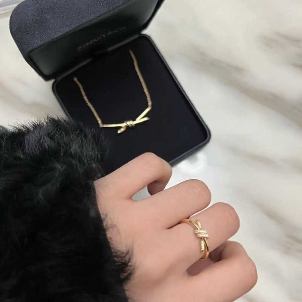 versatile v gold tiffay knot necklace 18k rose gold diamond knot full of diamond bone 1vdo, Black
versatile v gold tiffay knot necklace 18k rose gold diamond knot full of diamond bone 1vdo, Black