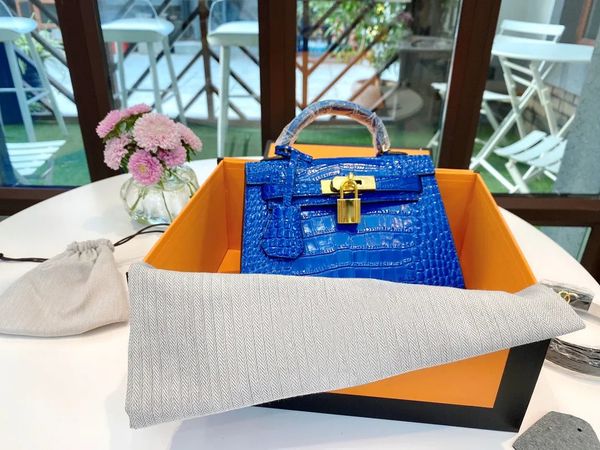 luxury designer wallets genuine leather clutch bags travel bags lady women shoulder bag handbags cross body handle totes cosmetic bag
luxury designer wallets genuine leather clutch bags travel bags lady women shoulder bag handbags cross body handle totes cosmetic bag