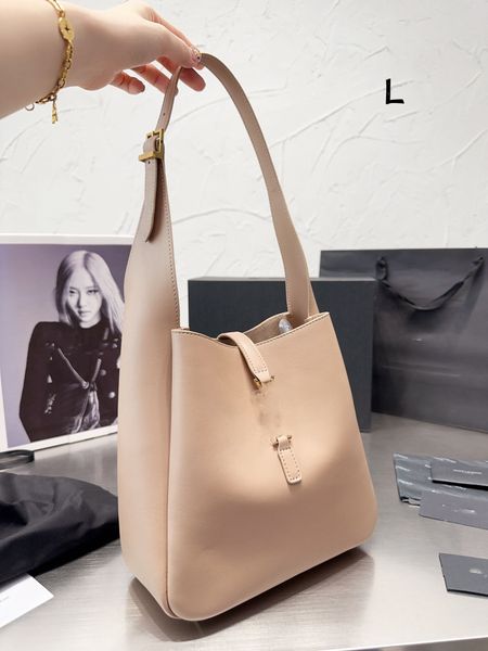shopping bags really have to praise "she" is really beautiful street girl, fashion women have to go out of the street pgraphy teac
shopping bags really have to praise "she" is really beautiful street girl, fashion women have to go out of the street pgraphy teac