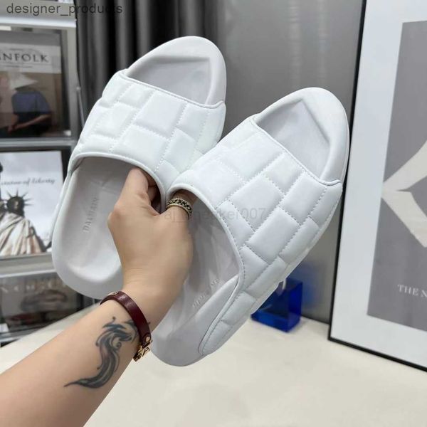 slippers 2023 balman new chic small hong kong style shock absorbing quick drying outgoing fat mm small white couple beach, Black
slippers 2023 balman new chic small hong kong style shock absorbing quick drying outgoing fat mm small white couple beach, Black