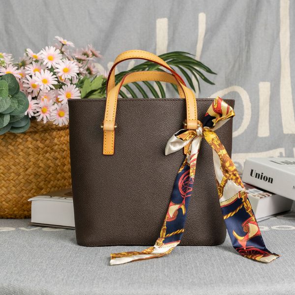 luxurys designers women bag shoulder messenger bags classic style fashion lady totes handbags purses wallet with small wallets 2pcs set
luxurys designers women bag shoulder messenger bags classic style fashion lady totes handbags purses wallet with small wallets 2pcs set