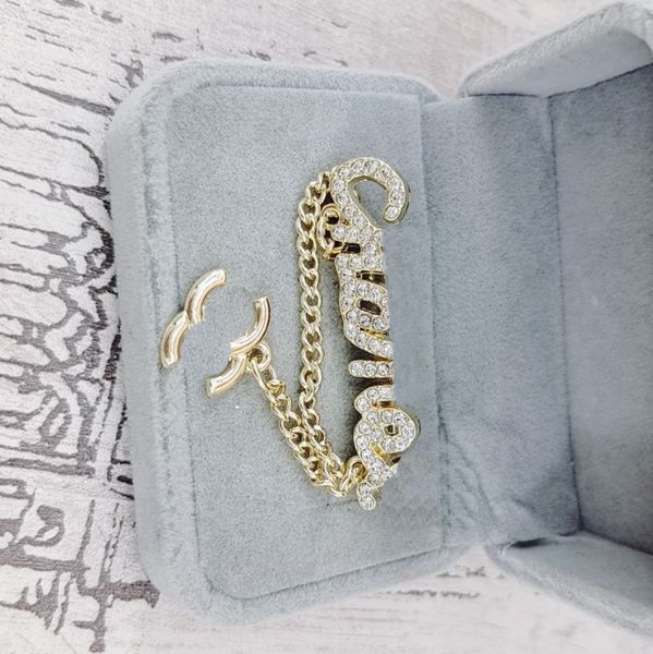 men women designer brooch fashion suits pins woman dress accessory gold diamond pearl broche letter brand jewelry brooches breastpin, Gray
men women designer brooch fashion suits pins woman dress accessory gold diamond pearl broche letter brand jewelry brooches breastpin, Gray
