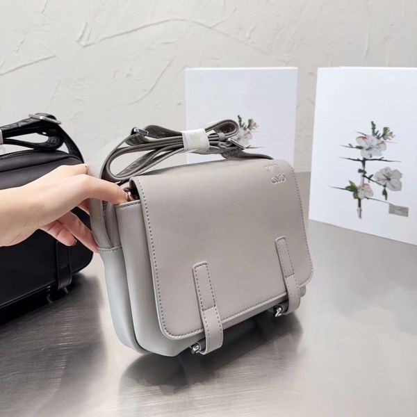 designer briefcase messenger bag men's shoulder handbag high-quality leather clamshell backpack luxury embroidered wide strap crossbody
designer briefcase messenger bag men's shoulder handbag high-quality leather clamshell backpack luxury embroidered wide strap crossbody