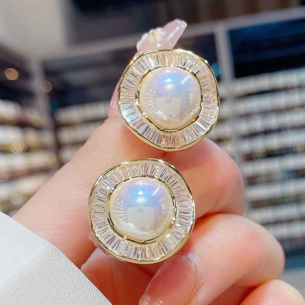 new fashionable and exquisite micro inlaid zircon irregular round pearl earrings for women elegant and elegant style earrings for women, Golden
new fashionable and exquisite micro inlaid zircon irregular round pearl earrings for women elegant and elegant style earrings for women, Golden