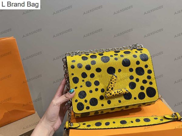 l brand bag twist pm designer bag yayoi kusama walle twist-lock epi flap tote bag cross-body dots print luxury handbags, Black
l brand bag twist pm designer bag yayoi kusama walle twist-lock epi flap tote bag cross-body dots print luxury handbags, Black