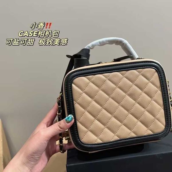 cc bag wallets 2022ss france womens collection wooden box bags gold hardware matelasse chain crossbody shoulder purse handle totes cosme, Red;black
cc bag wallets 2022ss france womens collection wooden box bags gold hardware matelasse chain crossbody shoulder purse handle totes cosme, Red;black