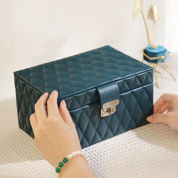 large capacity modern luxury jewelry box 2023 new drawer style locked necklace earrings antioxidant storage box, Black;white
large capacity modern luxury jewelry box 2023 new drawer style locked necklace earrings antioxidant storage box, Black;white
