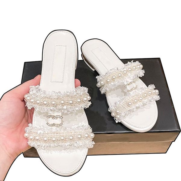23ss womens low heels slippers with faux pearl sandals slip on slides retre black ladies mules outdoor beach shoe girls flip flops quilted t
23ss womens low heels slippers with faux pearl sandals slip on slides retre black ladies mules outdoor beach shoe girls flip flops quilted t