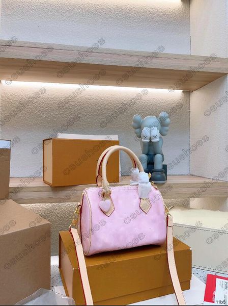 speedys 20 patent heart pendant m81879 pink patent heart leather bag cross body bag women designer bag luxury handbag shoulder messenger bag
speedys 20 patent heart pendant m81879 pink patent heart leather bag cross body bag women designer bag luxury handbag shoulder messenger bag