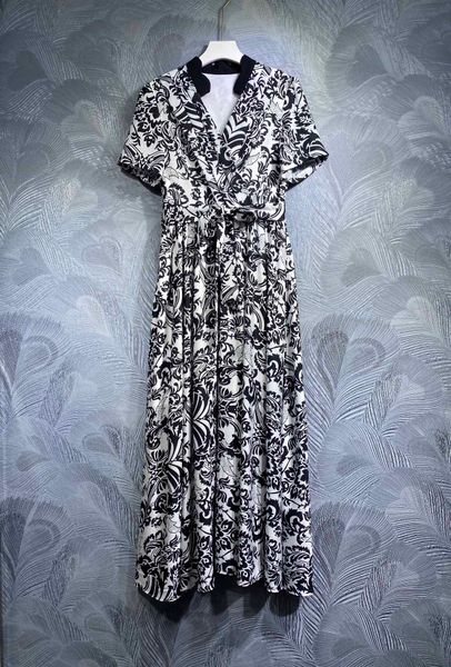 2023 designer dress women lace up waist collar print long style stylish dress women clothing, Black;gray
2023 designer dress women lace up waist collar print long style stylish dress women clothing, Black;gray