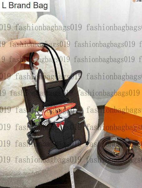 l brand bag 23ss women designer cartoon rabbit fianne bag mini mobile phone drawstring bucket cross body shaped tote pocket bunny handbag lu, Black
l brand bag 23ss women designer cartoon rabbit fianne bag mini mobile phone drawstring bucket cross body shaped tote pocket bunny handbag lu, Black