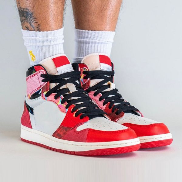 2023 1 1s men women basketball shoes sneaker spider verse next chapter 2.0 university red black white dv1748-601 mens outdoor trainers sport
2023 1 1s men women basketball shoes sneaker spider verse next chapter 2.0 university red black white dv1748-601 mens outdoor trainers sport