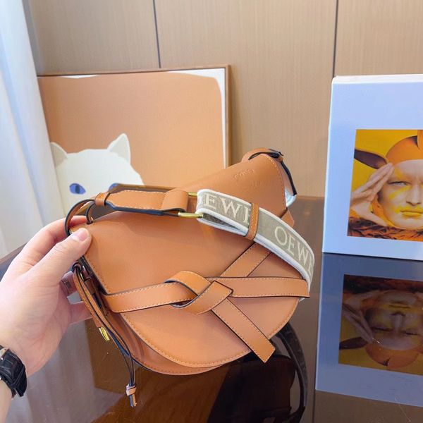 designer saddles bag shoulder handbag loews women's leather small bow decorated clamshell vintage wallet semi-circular embroidered shou
designer saddles bag shoulder handbag loews women's leather small bow decorated clamshell vintage wallet semi-circular embroidered shou
