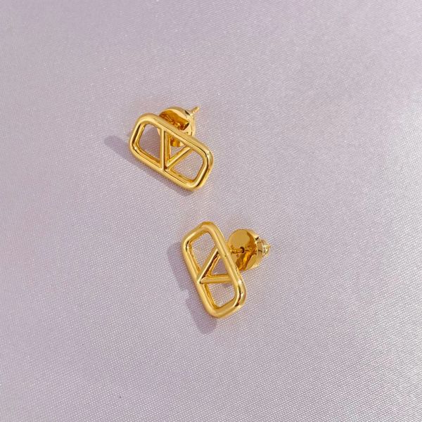 women fashion designer stud earrings white pearl simple style brass engagement earring, Golden;silver
women fashion designer stud earrings white pearl simple style brass engagement earring, Golden;silver