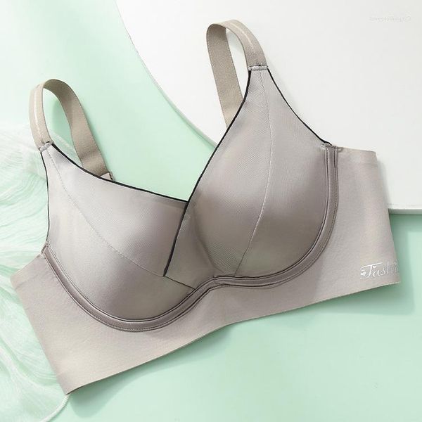 bras 32-38ab latex underwear women glossy satin beauty salon no trace on the small chest gathered high-end adjustment bra, Red;black
bras 32-38ab latex underwear women glossy satin beauty salon no trace on the small chest gathered high-end adjustment bra, Red;black