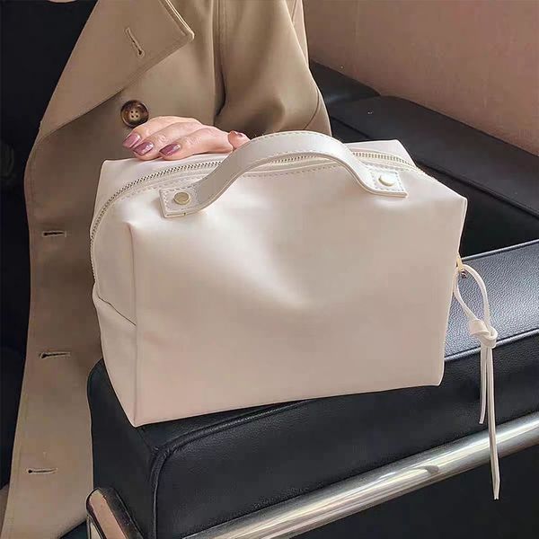 advanced sense portable waterproof makeup bag travel out dry and wet separation large capacity wash bag new pu skincare shell storage bag
advanced sense portable waterproof makeup bag travel out dry and wet separation large capacity wash bag new pu skincare shell storage bag