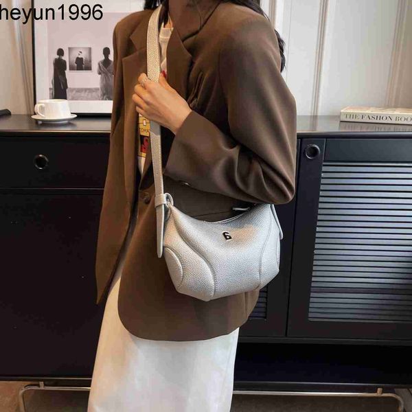 simple handheld small for women 2023 summer crowd design fashion new moon handbag casual one shoulder crossbody bag
simple handheld small for women 2023 summer crowd design fashion new moon handbag casual one shoulder crossbody bag