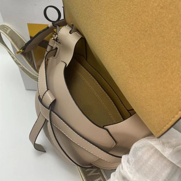 lowe designer high-end puzzle saddles bag women's shoulder handbag real leather hand lift clamshell vintage wallet fashion embroidery w
lowe designer high-end puzzle saddles bag women's shoulder handbag real leather hand lift clamshell vintage wallet fashion embroidery w