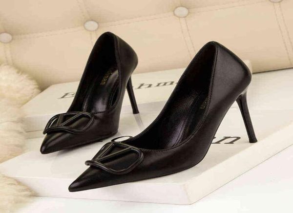 2022 new women party night club metal square buckle high heel shoes shallow black pumps fashion party shoes mujer g2204251943180
2022 new women party night club metal square buckle high heel shoes shallow black pumps fashion party shoes mujer g2204251943180