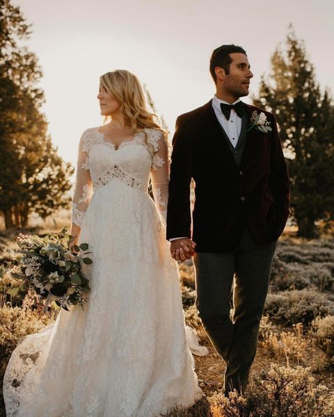2023 plus size sheer long sleeve lace wedding dresses v neck applique beaded court train wedding gowns with sash custom, White
2023 plus size sheer long sleeve lace wedding dresses v neck applique beaded court train wedding gowns with sash custom, White