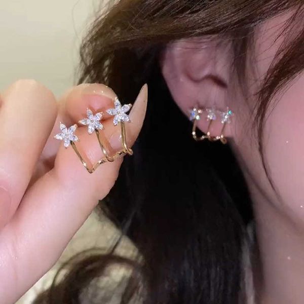 pendant necklaces charm lats 2022 fashion threeprong flowers stud earrings for women claw ear hook clip earring party trend jewelry accessor, Silver
pendant necklaces charm lats 2022 fashion threeprong flowers stud earrings for women claw ear hook clip earring party trend jewelry accessor, Silver