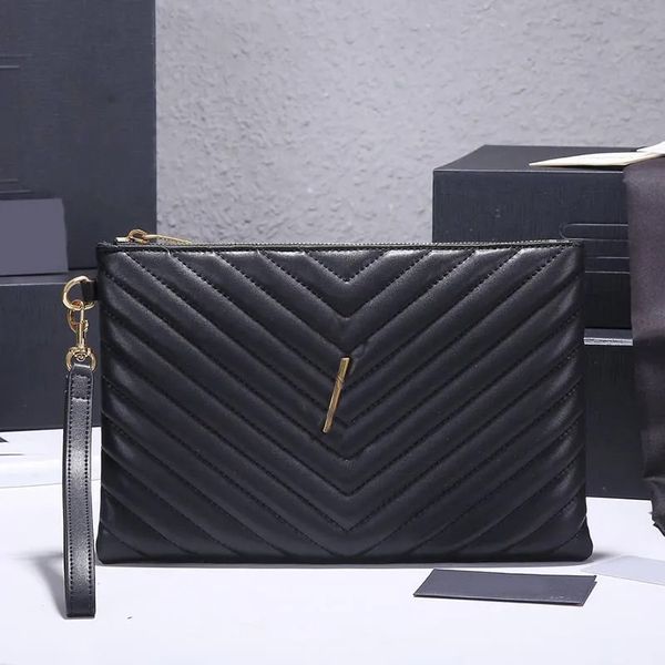 hand bag large capacity lady handbag women clutch genuine leather wallet hardware letter decoration fashion purse zipper open
hand bag large capacity lady handbag women clutch genuine leather wallet hardware letter decoration fashion purse zipper open