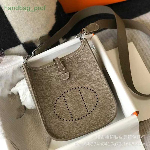 designer bag 5a quality h home new evelynn cowhide lychee pattern one shoulder crossbody women's bag casual versatile bucket
designer bag 5a quality h home new evelynn cowhide lychee pattern one shoulder crossbody women's bag casual versatile bucket