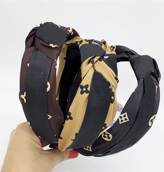 23ss 3color luxury designers headbands women pu leather wide edges letter hair hoop headwrap fashion outdoors recreation hair acce3643174, Silver
23ss 3color luxury designers headbands women pu leather wide edges letter hair hoop headwrap fashion outdoors recreation hair acce3643174, Silver