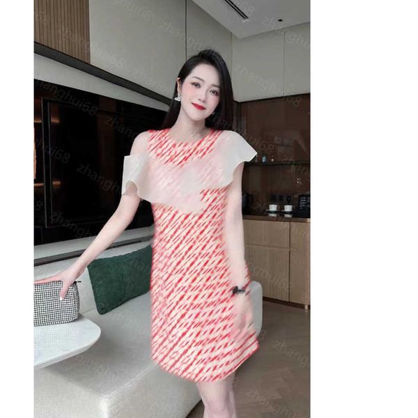 23ss women dresses summer dress womens designer clothing covered in v letter print lotus leaf patchwork vest dress womens clothing a1, Black;gray
23ss women dresses summer dress womens designer clothing covered in v letter print lotus leaf patchwork vest dress womens clothing a1, Black;gray