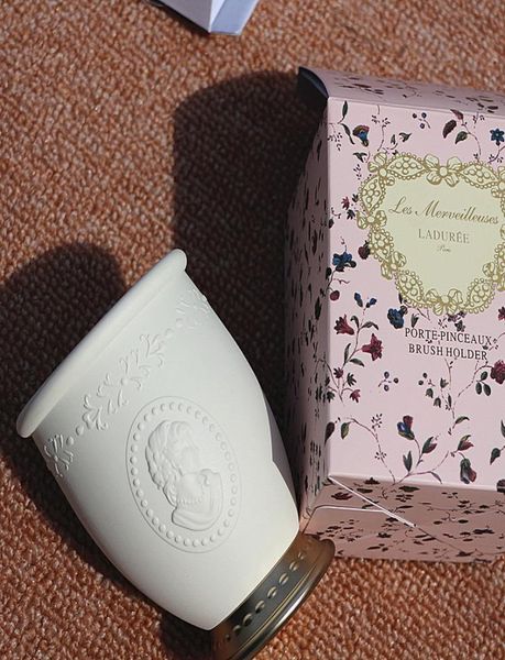 laduree les merveilleuses brand makeup brushes holder storage cosmetics make up brush case emboss japan brand4186346
laduree les merveilleuses brand makeup brushes holder storage cosmetics make up brush case emboss japan brand4186346