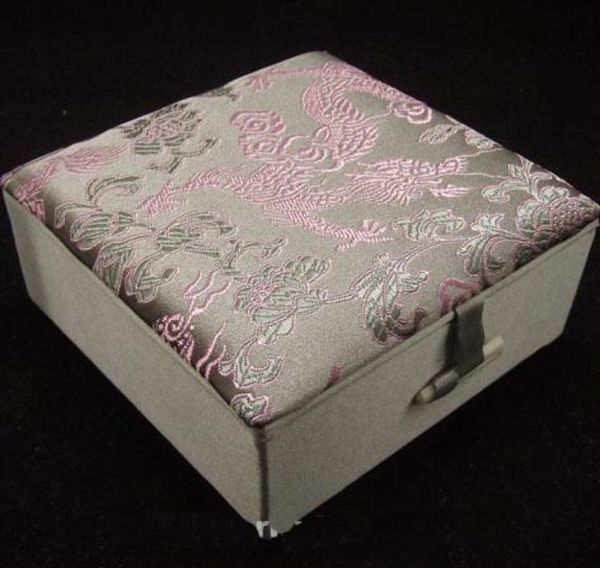 chinese bracelet gift boxes jewelry 10pcs mix color pattern 44 inch silk fabric square lined box9193968, Black;white
chinese bracelet gift boxes jewelry 10pcs mix color pattern 44 inch silk fabric square lined box9193968, Black;white