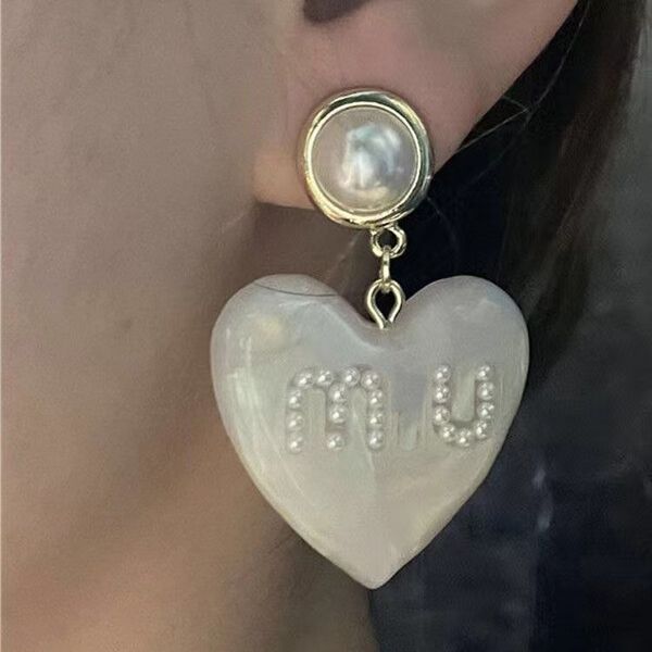 french vintage brown milk white miu letter heart heart heart earrings earrings female resin earrings, Golden;silver
french vintage brown milk white miu letter heart heart heart earrings earrings female resin earrings, Golden;silver