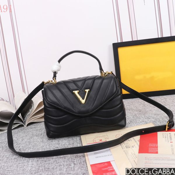 2023 new women's envelope bag fashion crossbody shoulder bag handbag luxury designer retro wave metal button tote women's
2023 new women's envelope bag fashion crossbody shoulder bag handbag luxury designer retro wave metal button tote women's