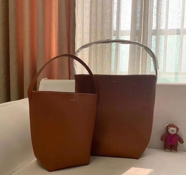 row bucket the bag axillary totes large capacity handbag smooth leather luxury women designer bags flat shoulder strap closure clutch tote m
row bucket the bag axillary totes large capacity handbag smooth leather luxury women designer bags flat shoulder strap closure clutch tote m