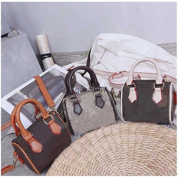 cute girls designer change purse kids floral printed mini handbags children letter single shoulder crossbody bags fashion casual wallet f532, White
cute girls designer change purse kids floral printed mini handbags children letter single shoulder crossbody bags fashion casual wallet f532, White