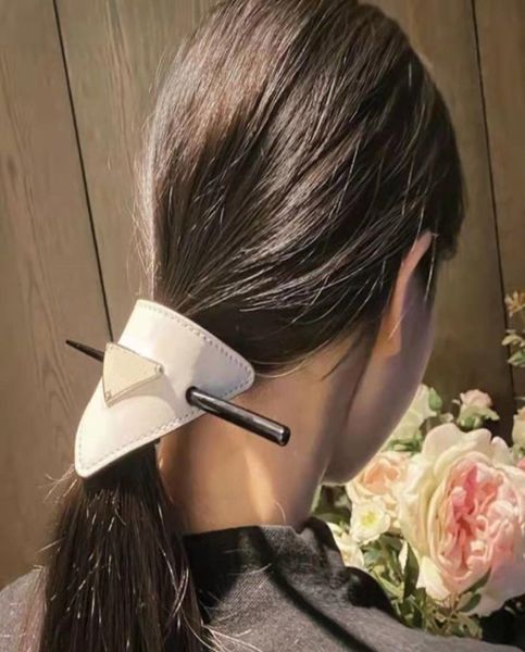 luxury design headband hair band fashion for woman inverted triangle letter designers jewelry trendy personality supply3619821, Silver
luxury design headband hair band fashion for woman inverted triangle letter designers jewelry trendy personality supply3619821, Silver