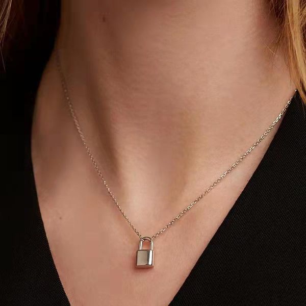 classic titanium steel lock necklace, women's gold and silver letter gift, girlfriend wedding set with diamond luxury design, non fadin
classic titanium steel lock necklace, women's gold and silver letter gift, girlfriend wedding set with diamond luxury design, non fadin
