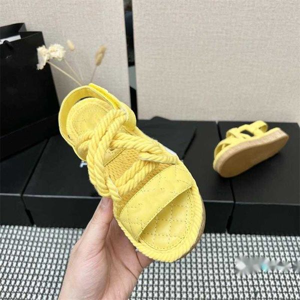 sandals designer summer fashion slippers thick bottom chunky rubber slides platform alphabet lady bright leather d2, Black
sandals designer summer fashion slippers thick bottom chunky rubber slides platform alphabet lady bright leather d2, Black